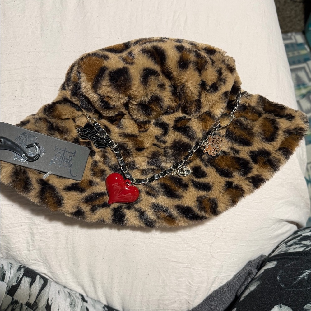 ❣️❄️Ed Hardy Leopard Print Bucket Hat with Red Heart Accent